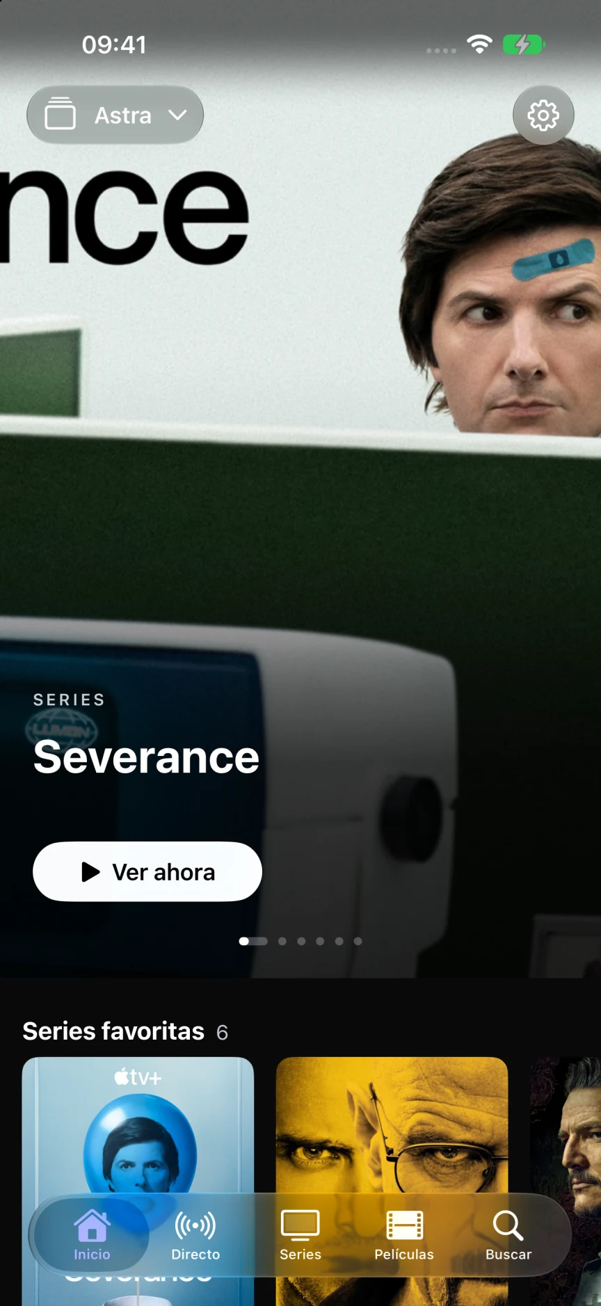 Astra en iPhone, con Severance destacada y una biblioteca de series reales de ejemplo.